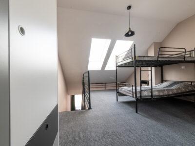 Ośrodek Róża Wiatrów w Węgorzewie - pokój dwupoziomowy z balkonem - antresolaantresola