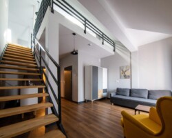 Dwupoziomowy pokój 6-cio osobowy na Mazurach. Ośrodek Róża Wiatrów Ośrodek Róża Wiatrów w Węgorzewie - pokój dwupoziomowy