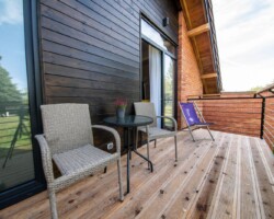 Ośrodek Róża Wiatrów w Węgorzewie - pokój dwupoziomowy z balkonem balkon Ośrodek Róża Wiatrów w Węgorzewie - pokój dwupoziomowy z balkonem balkon