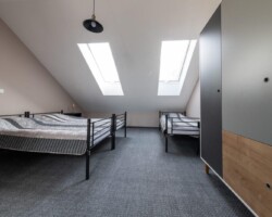 Ośrodek Róża Wiatrów w Węgorzewie - pokój dwupoziomowy z balkonem - antresola Ośrodek Róża Wiatrów w Węgorzewie - pokój dwupoziomowy z balkonem - antresola