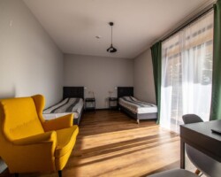 Ośrodek Róża Wiatrów w Węgorzewie - pokój komfortowy łóżka pojedyncze Ośrodek Róża Wiatrów w Węgorzewie - pokój komfortowy łóżka pojedyncze